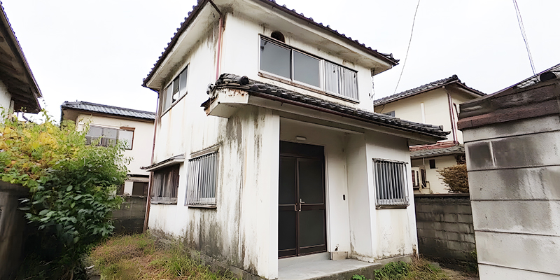 1. 姫路市にお住まいのA様が、「相続してから長年売れなかった実家をホームステージングで売却できた事例」